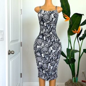NWOT HIDDEN BRAND SNAKE SKIN DRESS